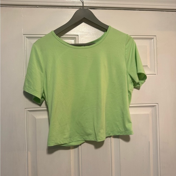 Fabletics Light Green Crop Top - Picture 1 of 3
